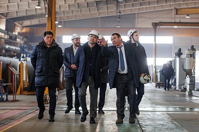 Чрезвычайный и Полномочный Посол Республики Казахстан посетил крановый завод "Верта"